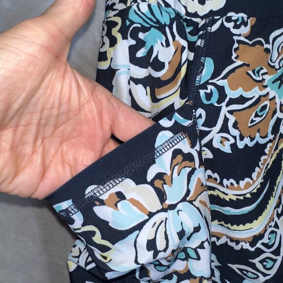 Chico's Zenergy Neema Side Pocket Skort Size 2.5 (Size L) Navy Blue Floral - Picture 4 of 11